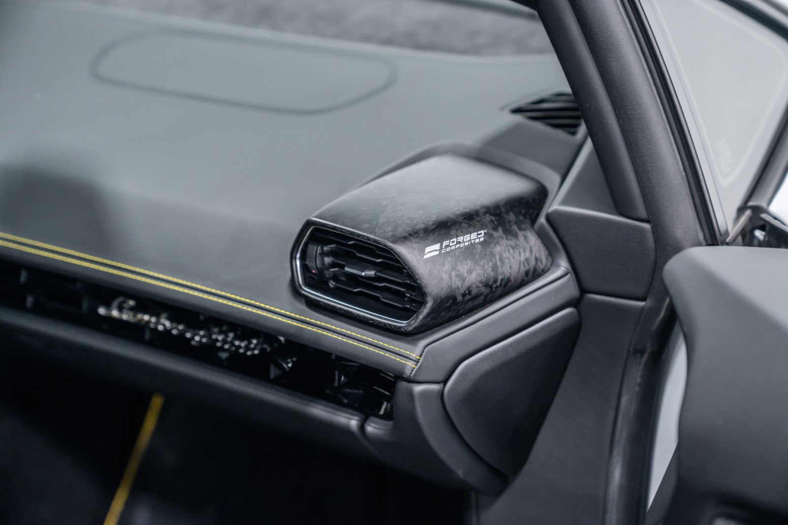 Used 2020 Lamborghini Huracan EVO image 30