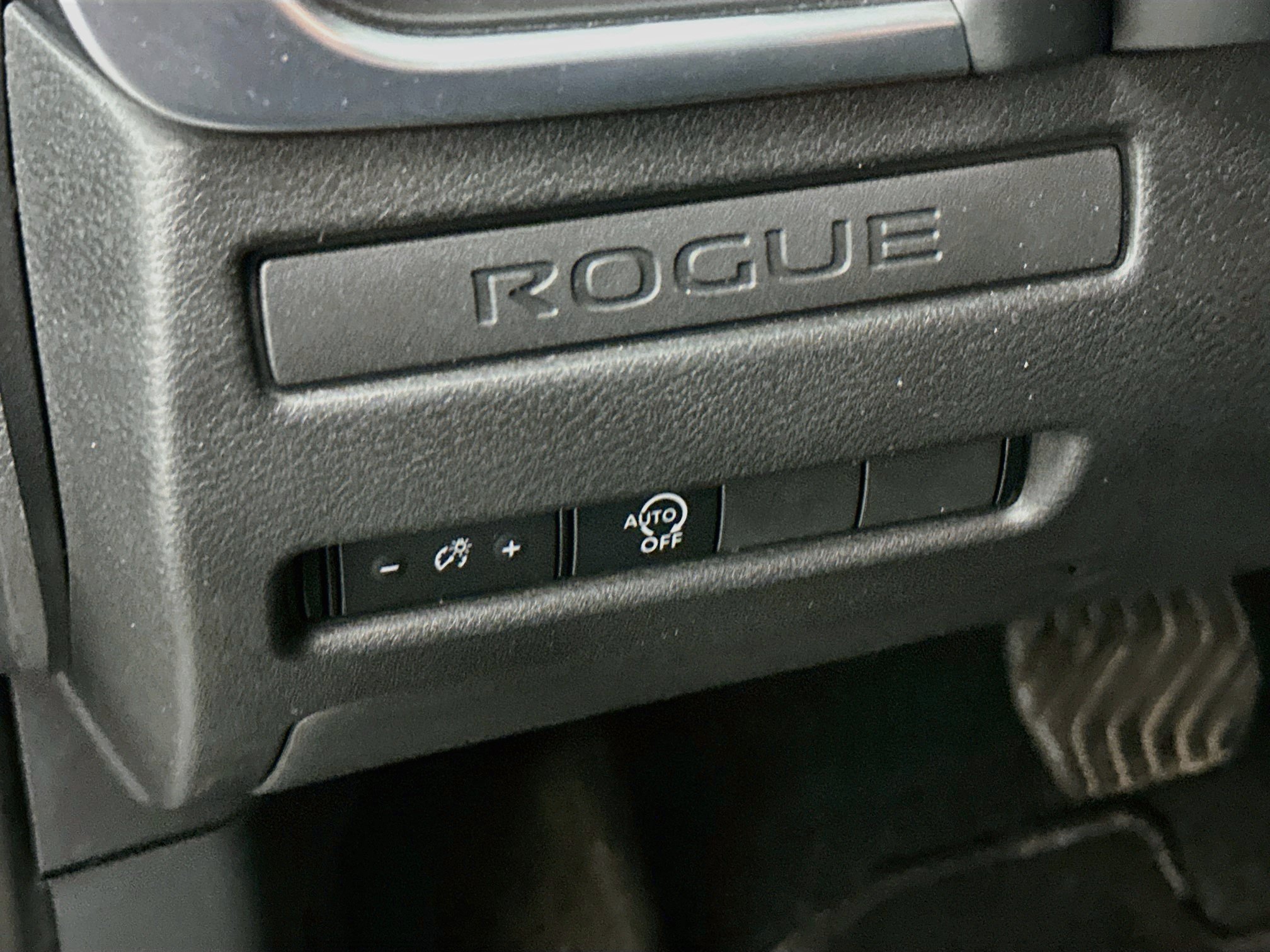 Used 2023 Nissan Rogue S AWD/4WD image 17