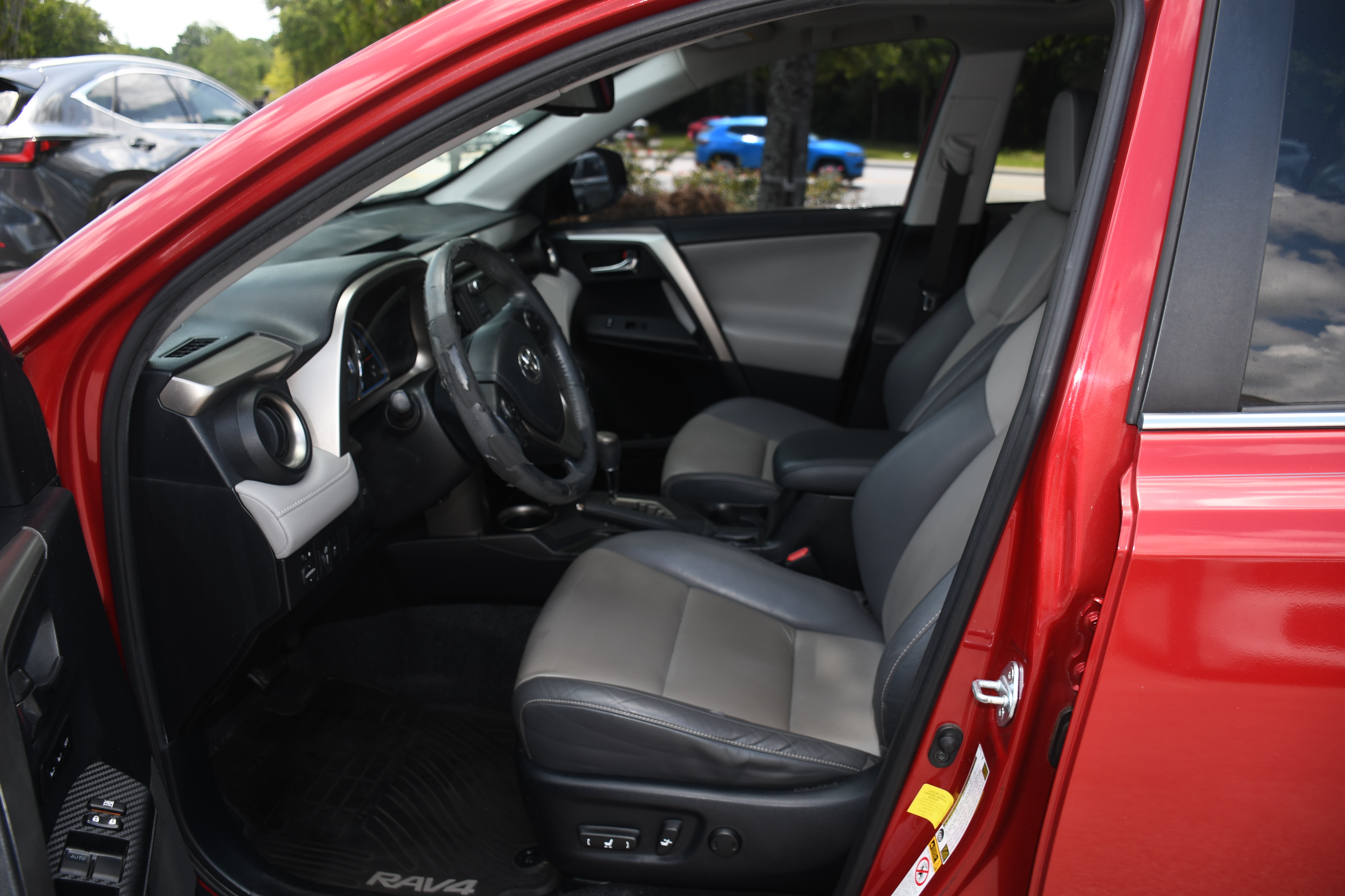 Used 2015 Toyota RAV4 Limited w/ Outdoor Package FWD image 8