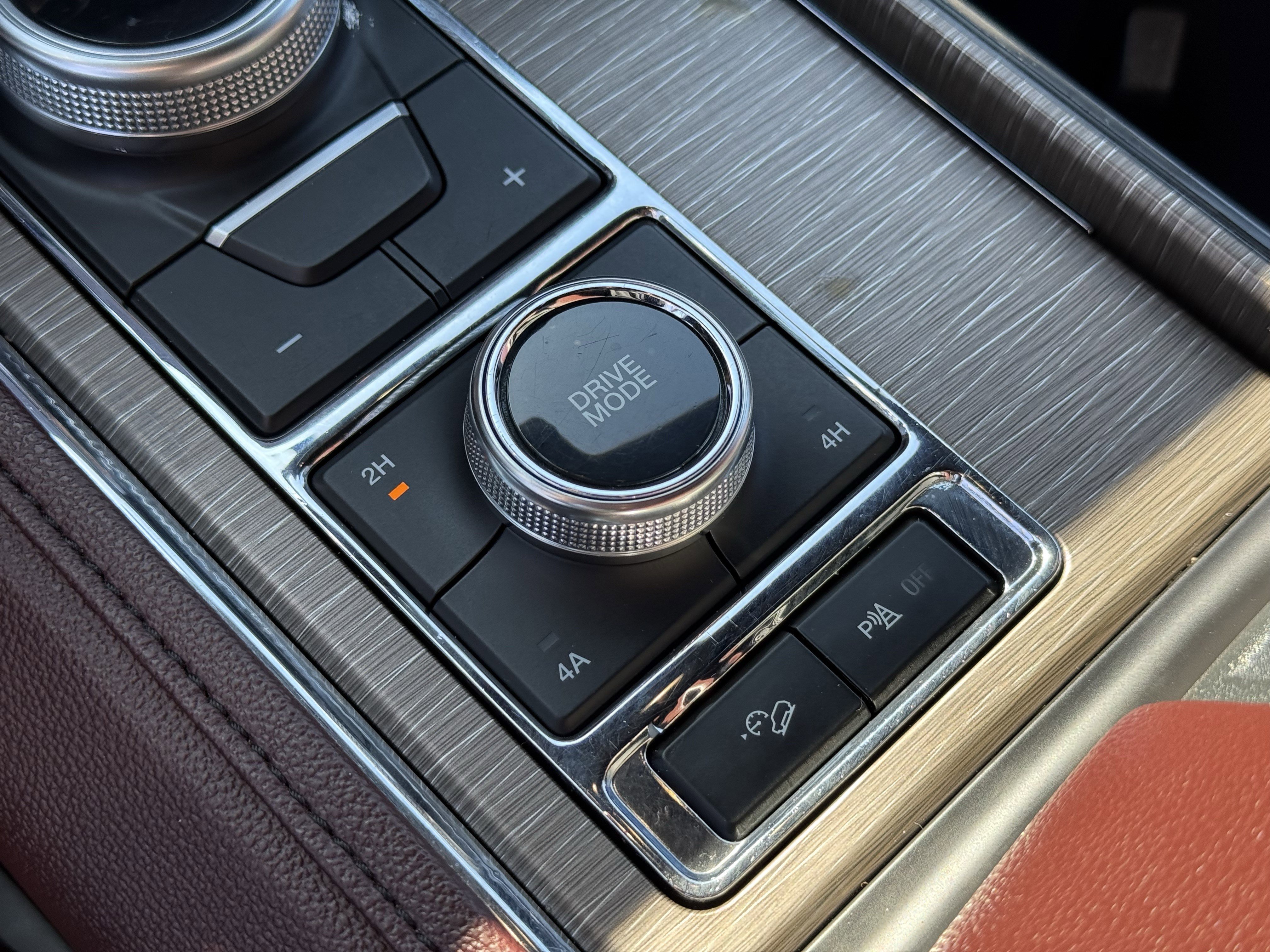 Used 2024 Ford Expedition Limited image 24