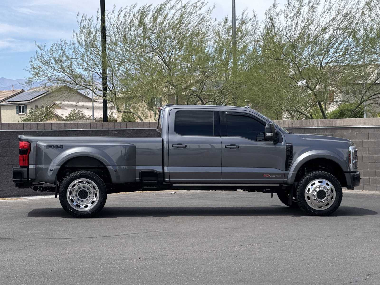 Used 2025 Ford F450 Platinum w/ FX4 Off-Road Package AWD/4WD image 30