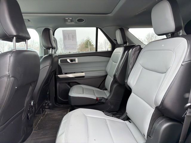 Certified 2021 Ford Explorer XLT w/ Equipment Group 202A image 17