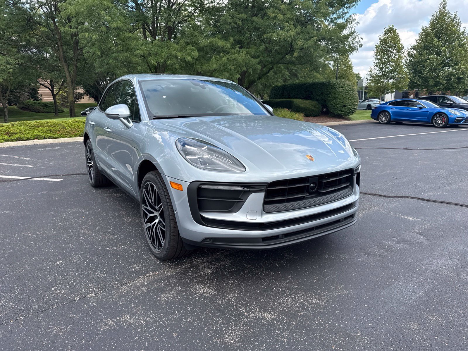 New 2026 Porsche Macan AWD/4WD image 2