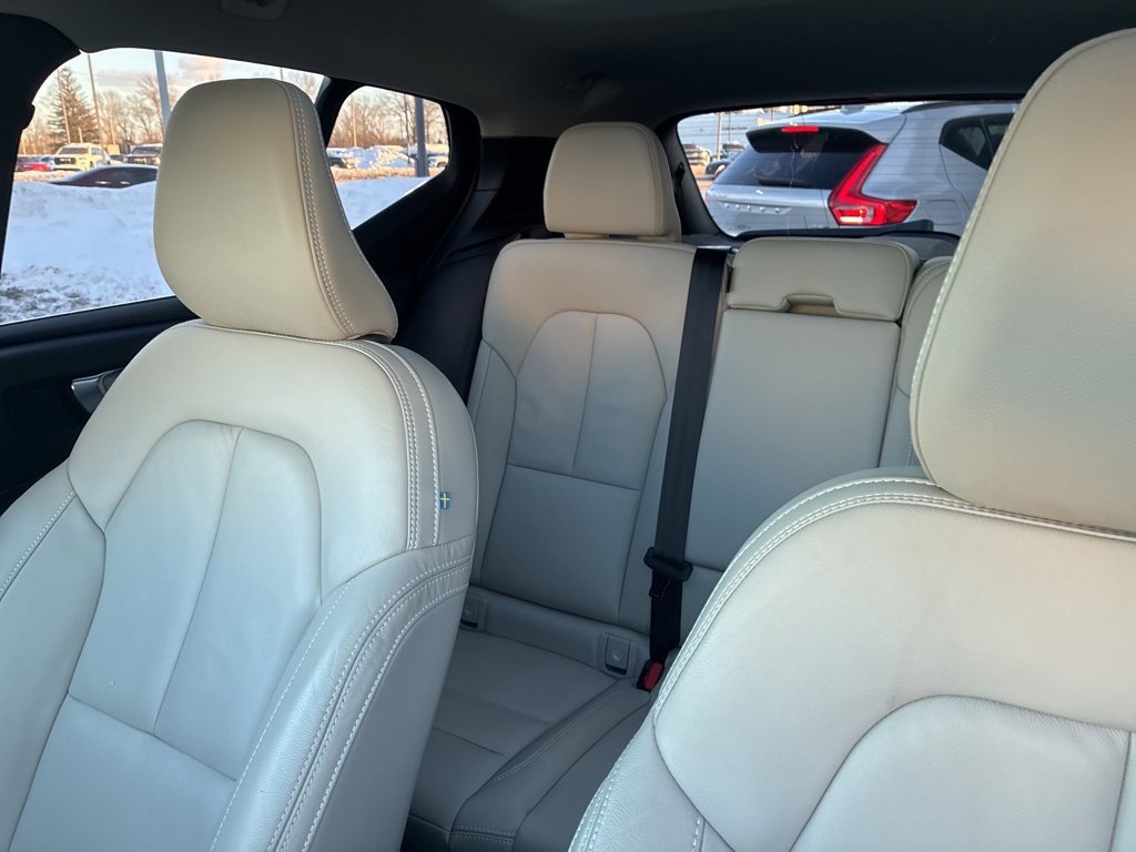 Certified 2023 Volvo XC40 B5 Plus w/ Climate Package image 7