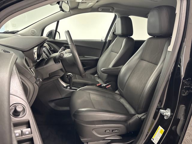 Used 2022 Chevrolet Trax LT w/ LT Convenience Package image 9