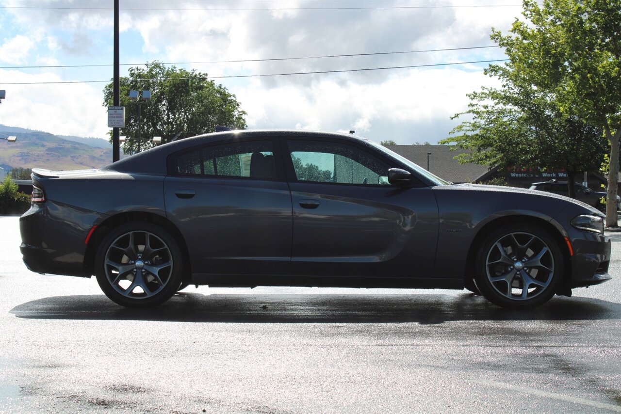 Used 2016 Dodge Charger R/T RWD image 10
