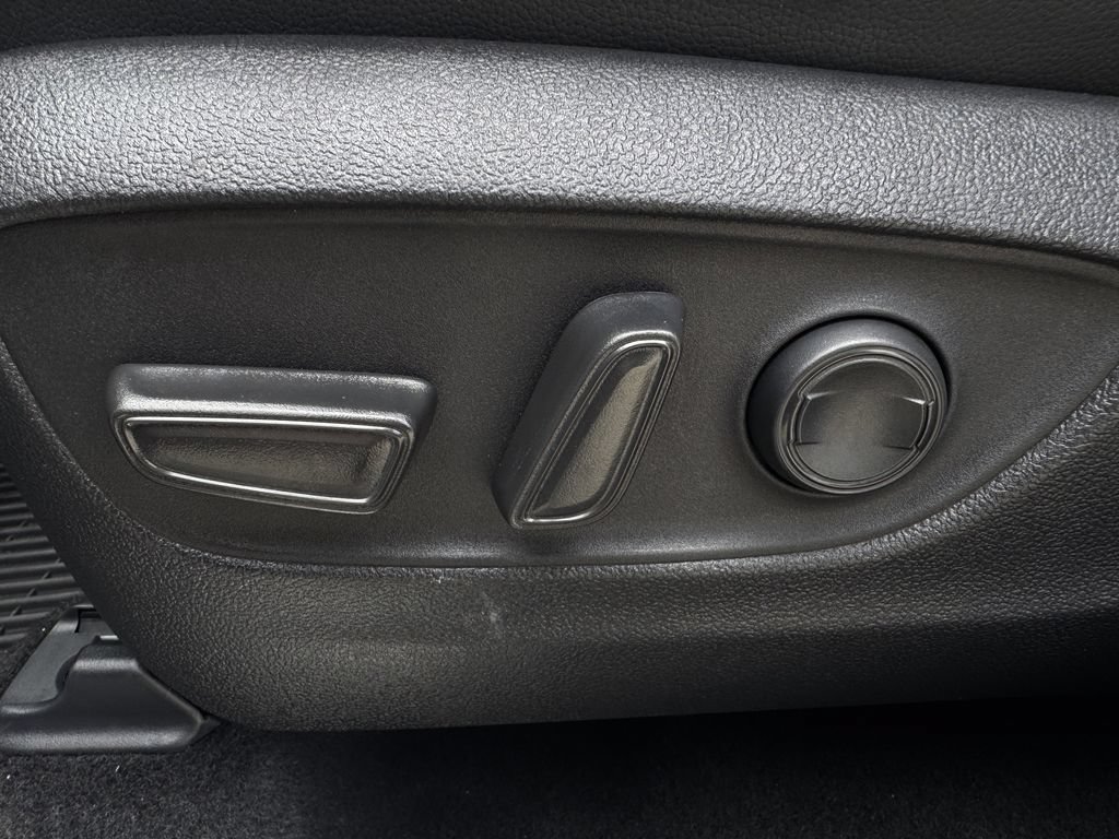 Used 2024 Toyota Highlander XLE AWD/4WD image 27