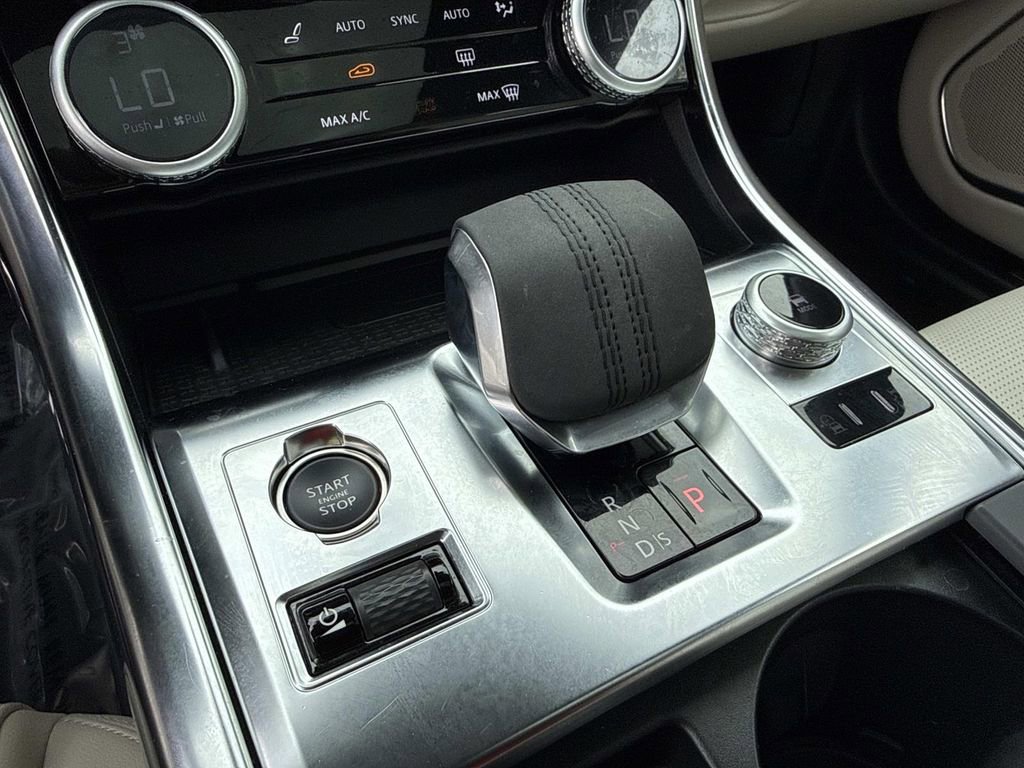 Used 2024 Jaguar XF R-Dynamic SE image 33