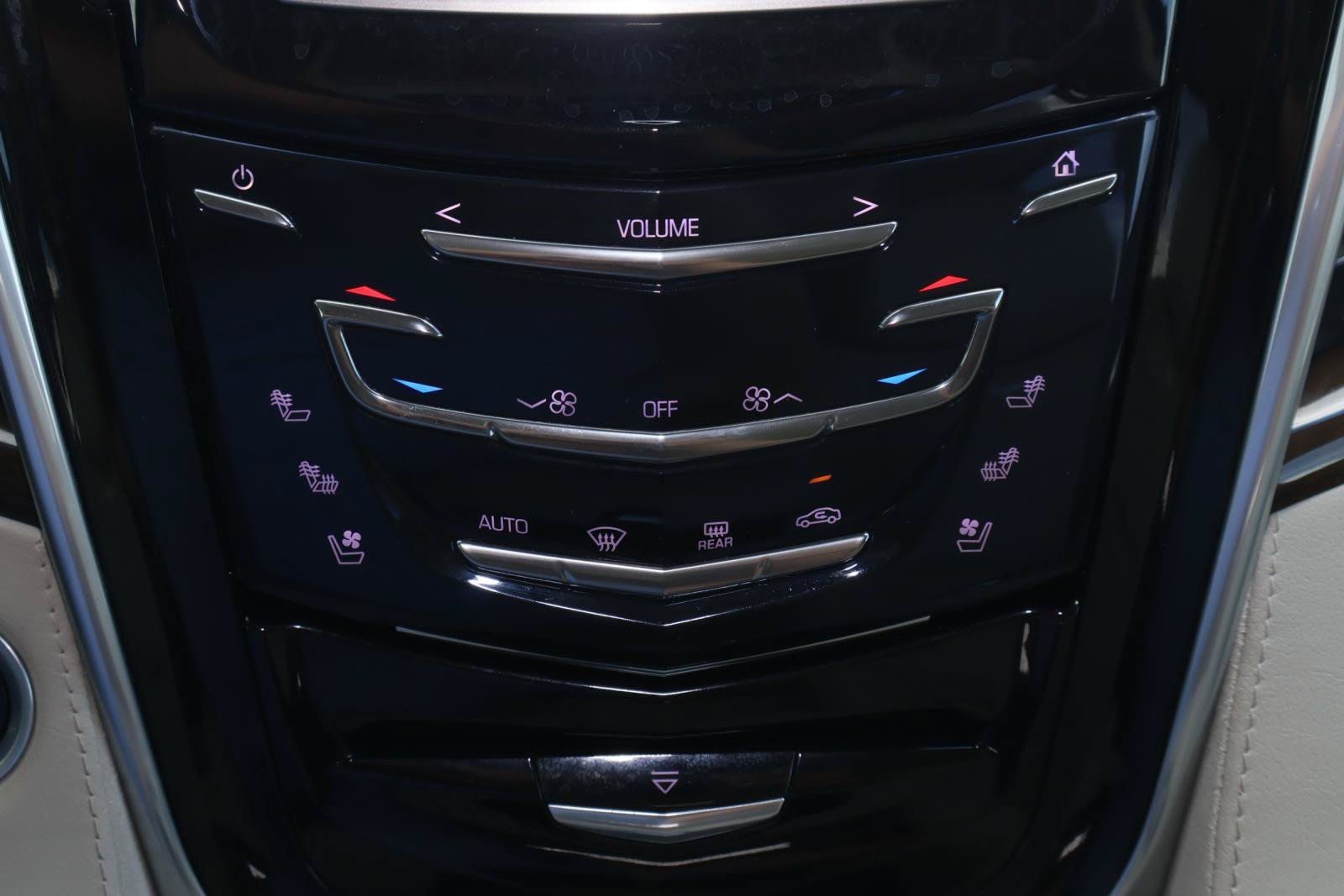 Used 2019 Cadillac Escalade Premium Luxury w/ LPO, Radiant Package RWD image 27