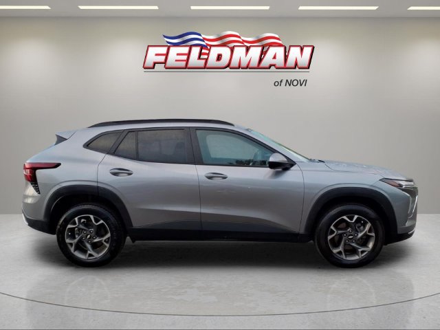 Used 2025 Chevrolet Trax LT w/ Driver Confidence Package FWD image 7