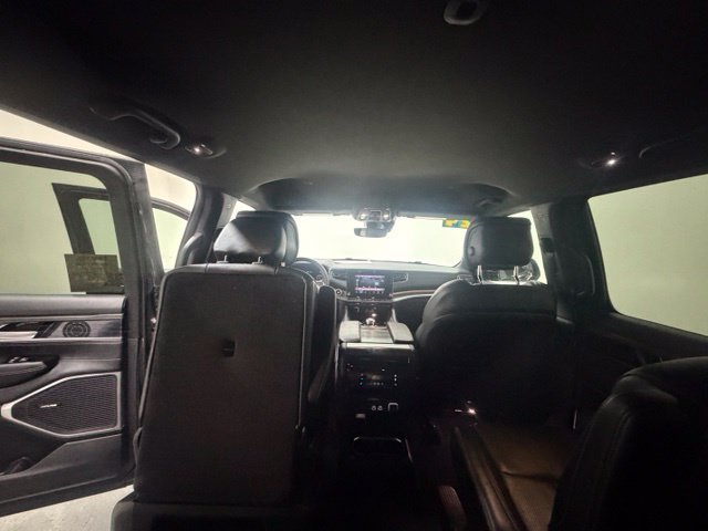 Used 2024 Jeep Wagoneer Series II AWD/4WD image 29