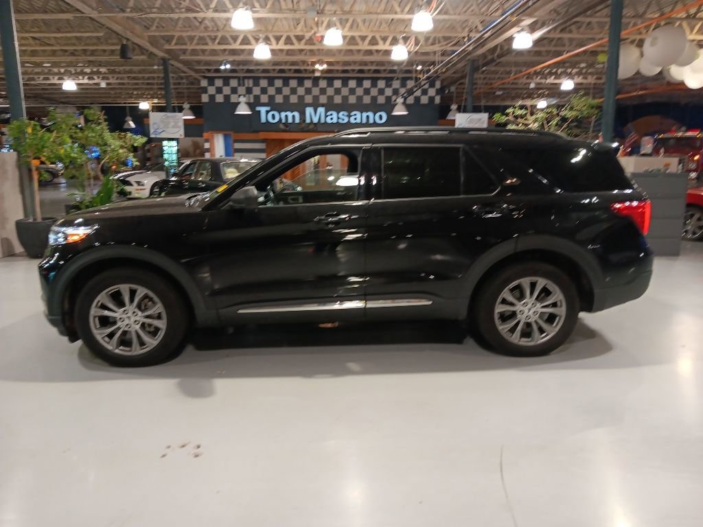 Used 2020 Ford Explorer XLT w/ Equipment Group 202A AWD/4WD image 9