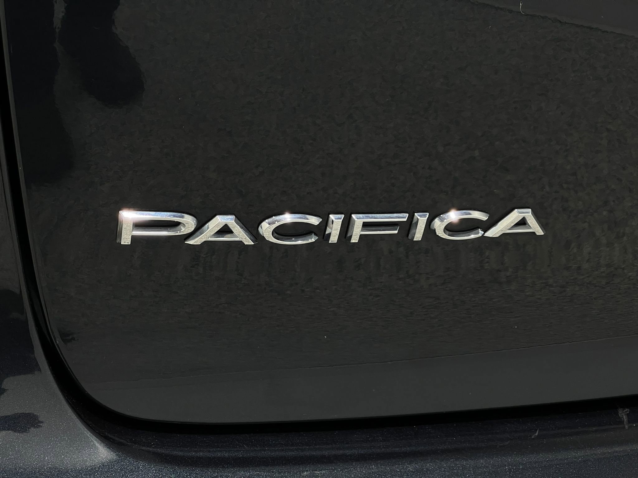 Used 2019 Chrysler Pacifica Touring-L Plus w/ Advanced Safetytec Group FWD image 41