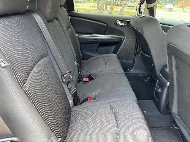 Used 2012 Dodge Journey SXT w/ Popular Equipment Group FWD image 17