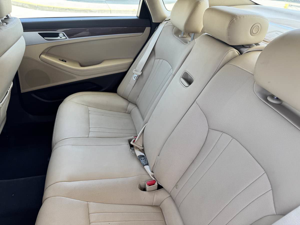 Used 2015 Hyundai Genesis 3.8 RWD image 27