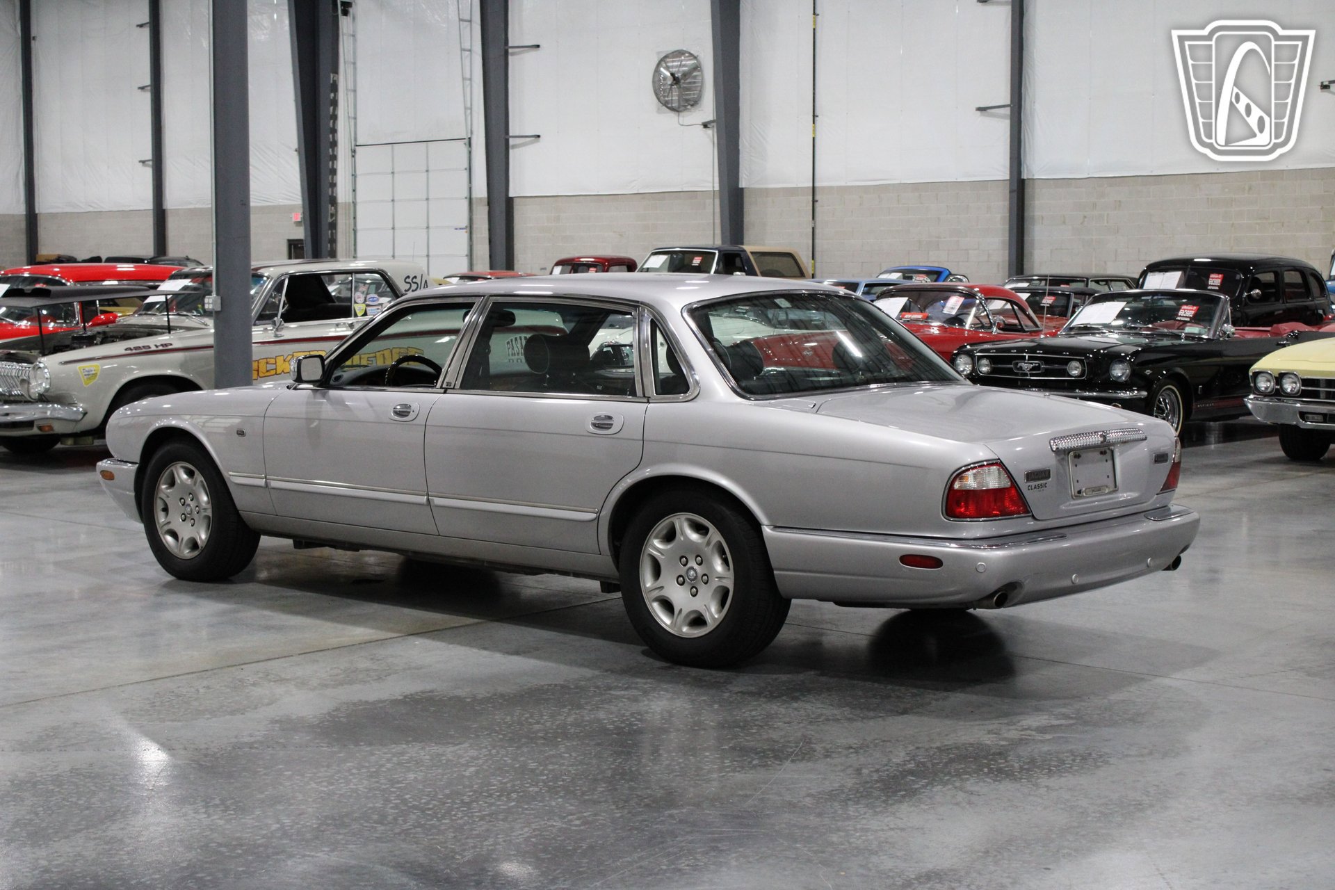 Used 2002 Jaguar XJ8 L Vanden Plas image 3