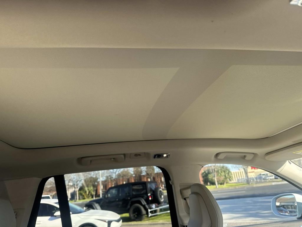 Used 2021 Volvo XC90 T5 Momentum w/ Climate Package image 12