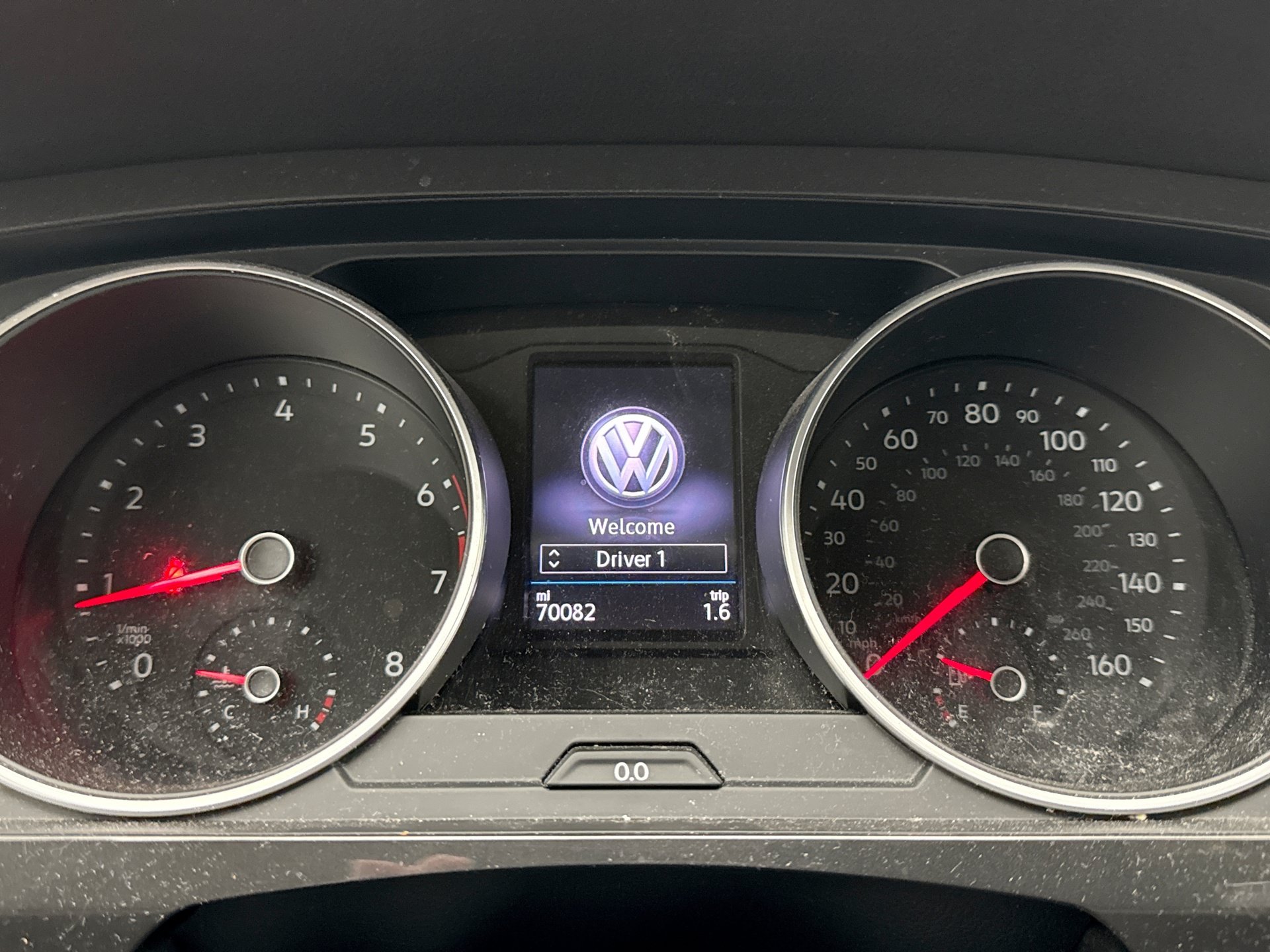 Used 2018 Volkswagen Tiguan SEL AWD/4WD image 9