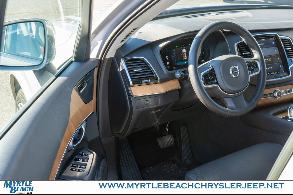Used 2023 Volvo XC90 B6 Plus image 16