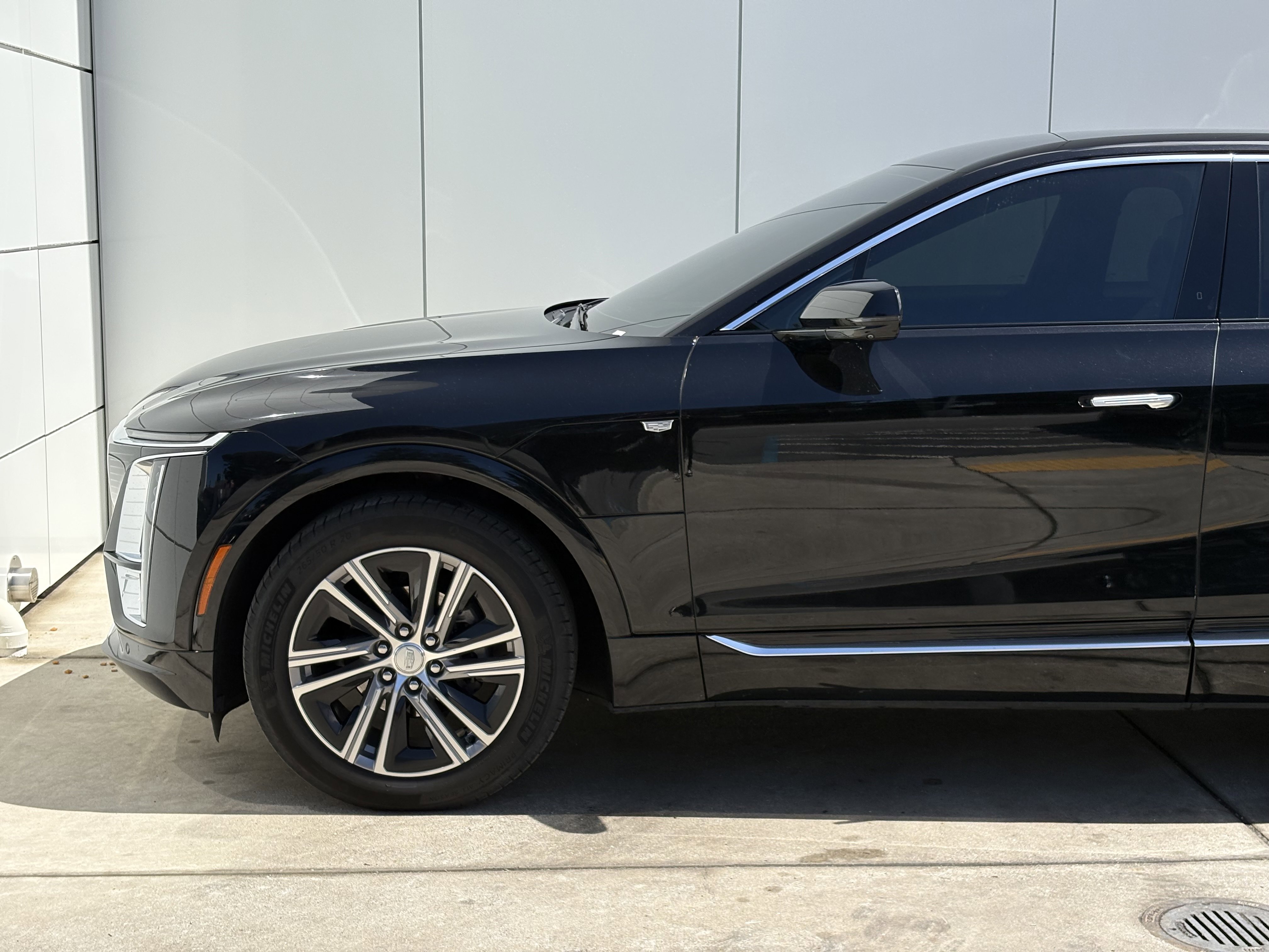 Certified 2024 Cadillac Lyriq Luxury AWD/4WD image 5