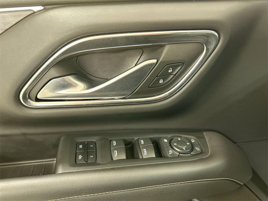 Used 2022 GMC Yukon SLT w/ SLT Premium Package image 11