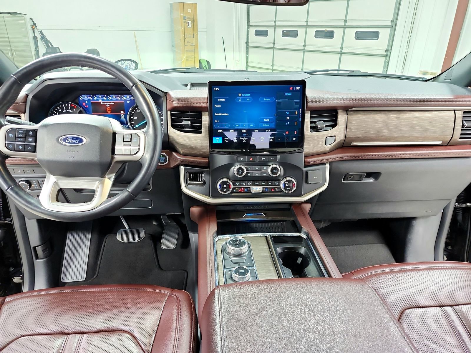 Used 2024 Ford Expedition Limited image 27