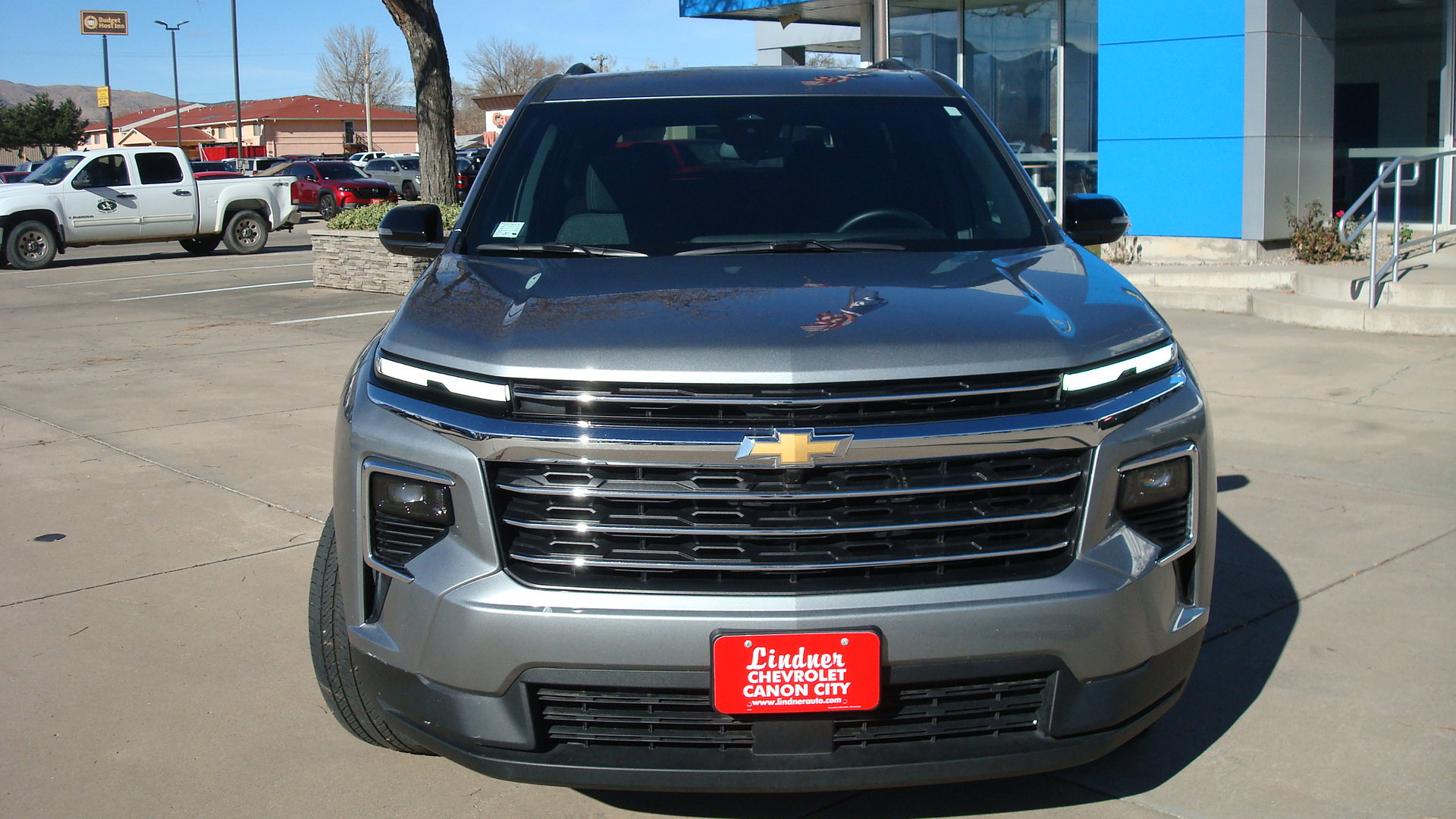 Used 2025 Chevrolet Traverse LT AWD/4WD image 2