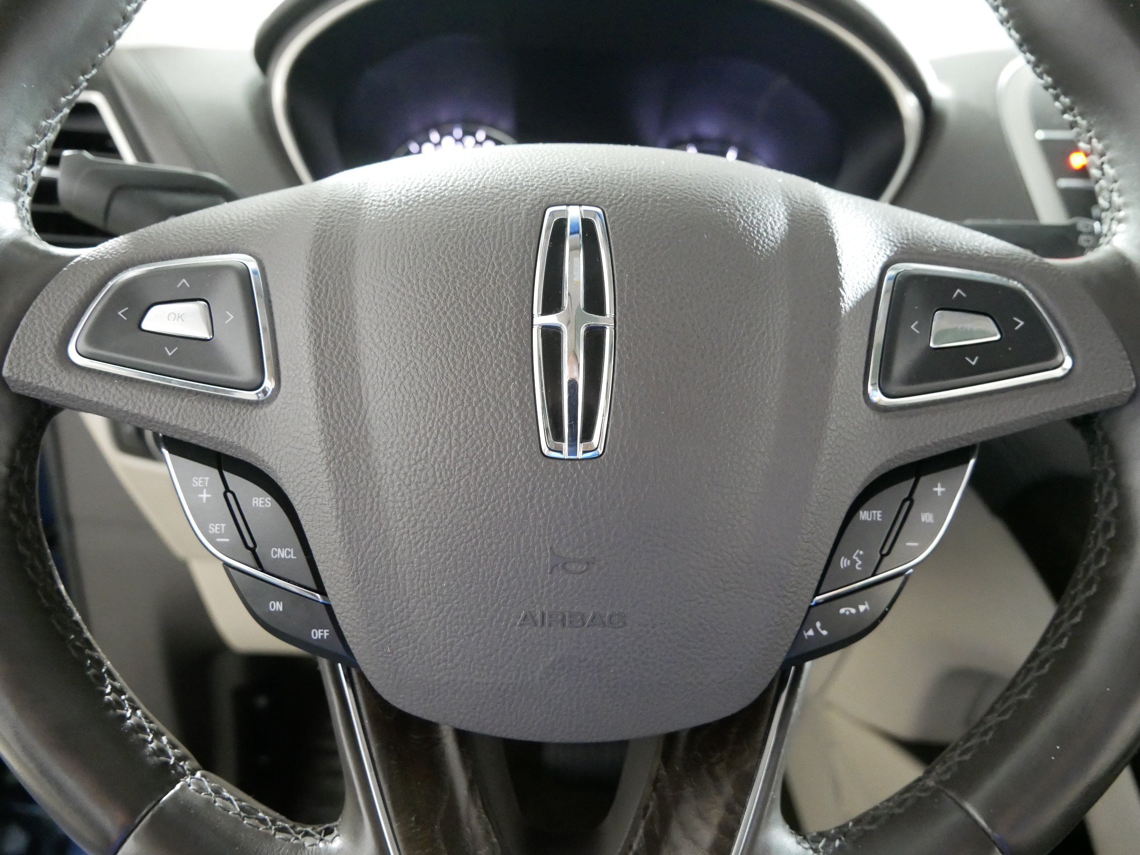 Used 2017 Lincoln MKX Reserve w/ Lincoln MKX Climate Package AWD/4WD image 25