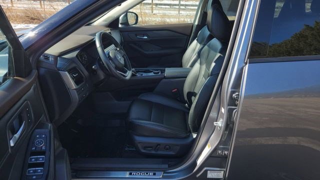 Used 2023 Nissan Rogue SL w/ SL Premium Package image 25