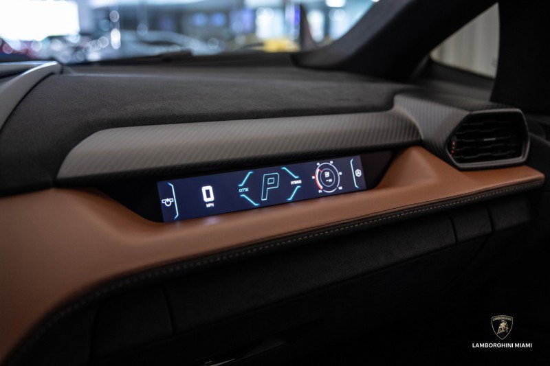 Used 2025 Lamborghini Revuelto image 41