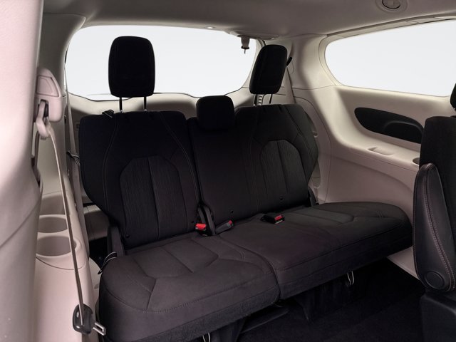 Used 2020 Chrysler Pacifica Touring FWD image 19