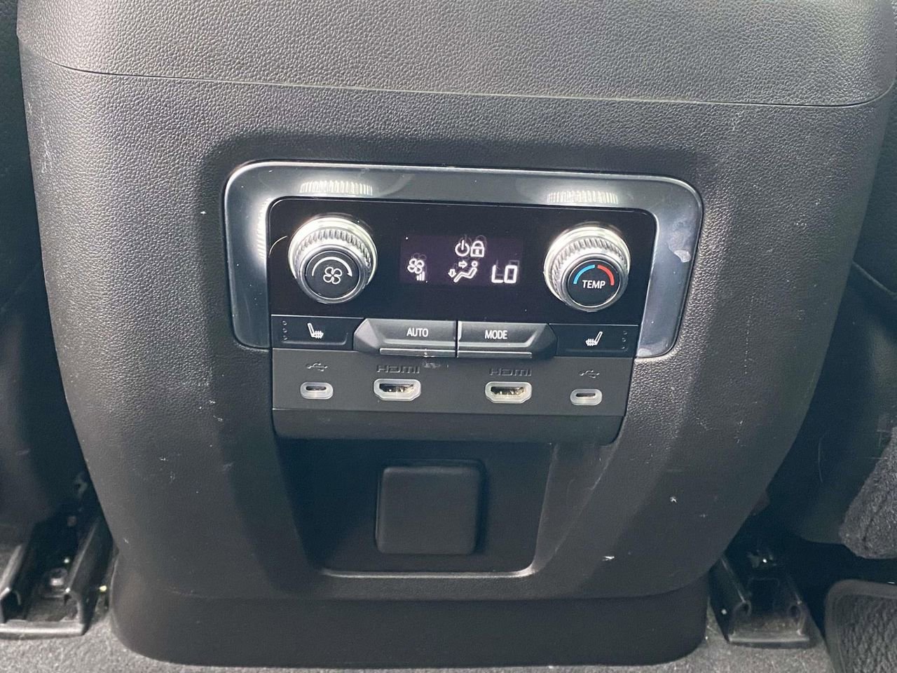 Used 2021 GMC Yukon XL Denali w/ Denali Ultimate Package image 12