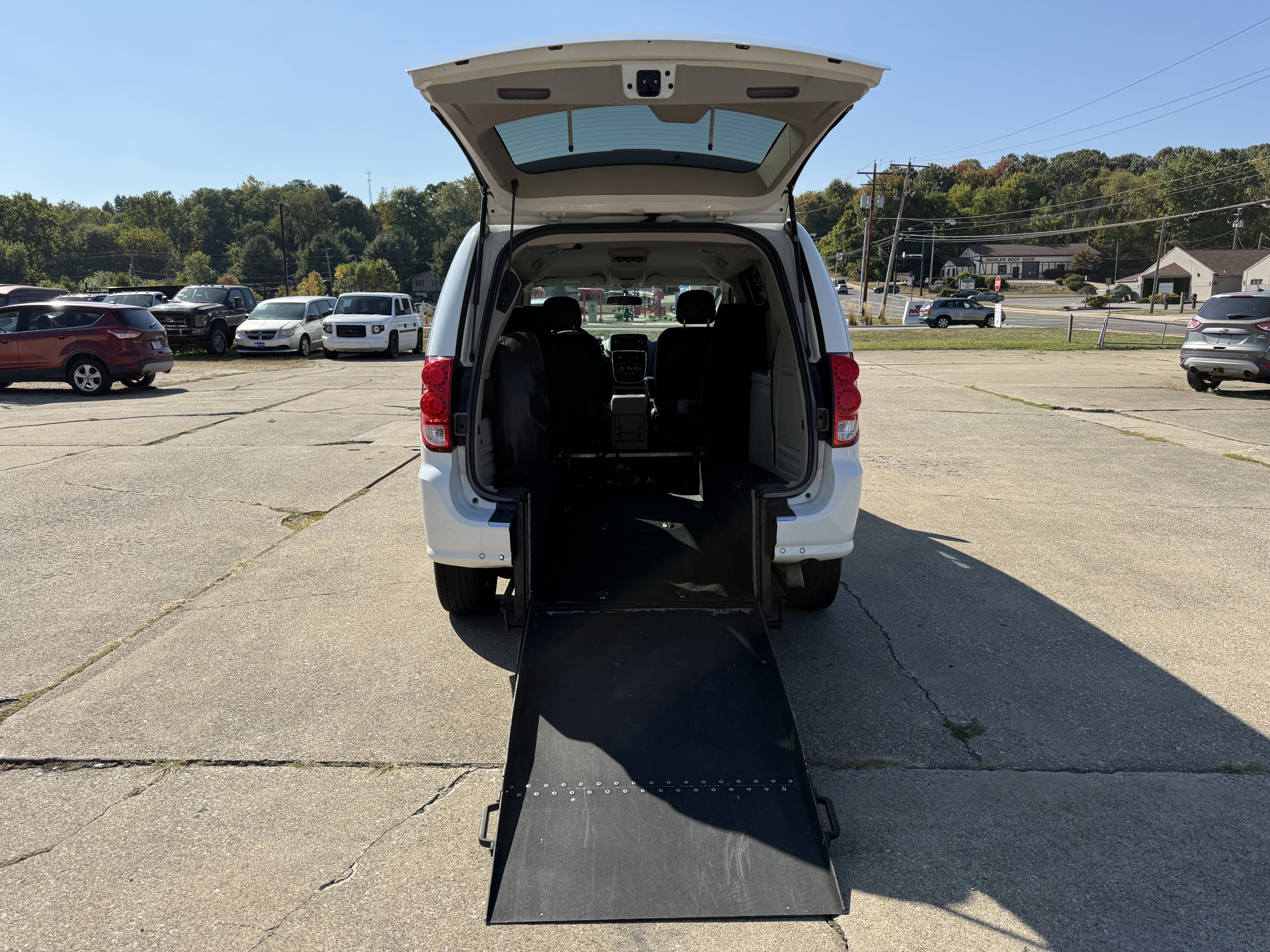 Used 2014 Dodge Grand Caravan SXT w/ Rear Park Assist Package image 1