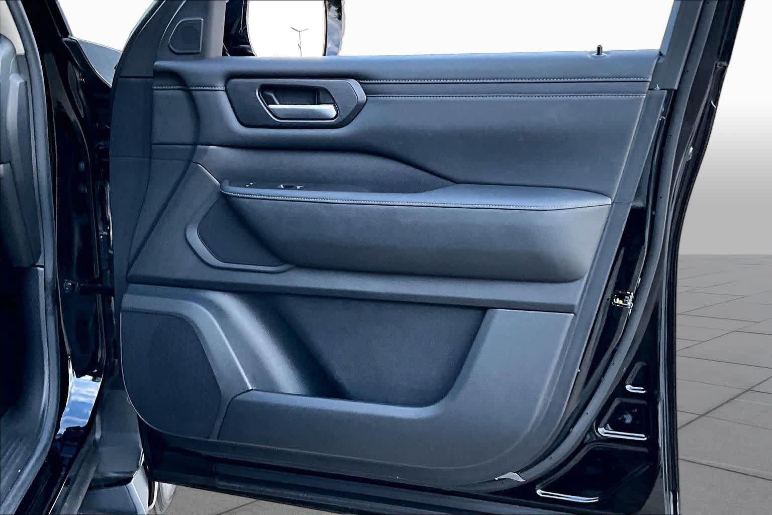 Certified 2025 Nissan Armada SV AWD/4WD image 23