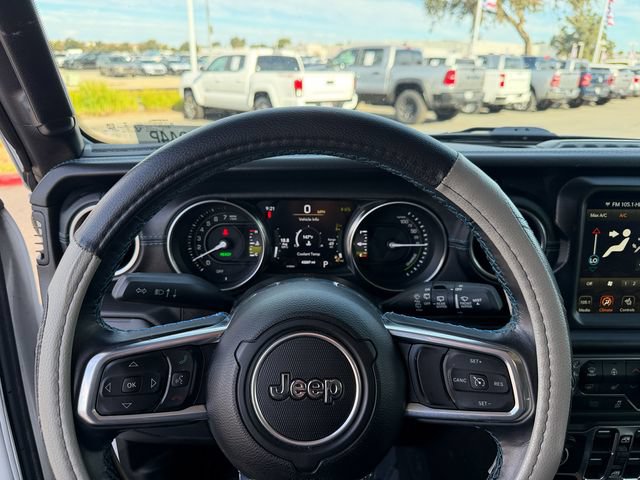 Used 2023 Jeep Wrangler Unlimited Rubicon 4xe w/ Cold Weather Group AWD/4WD image 17