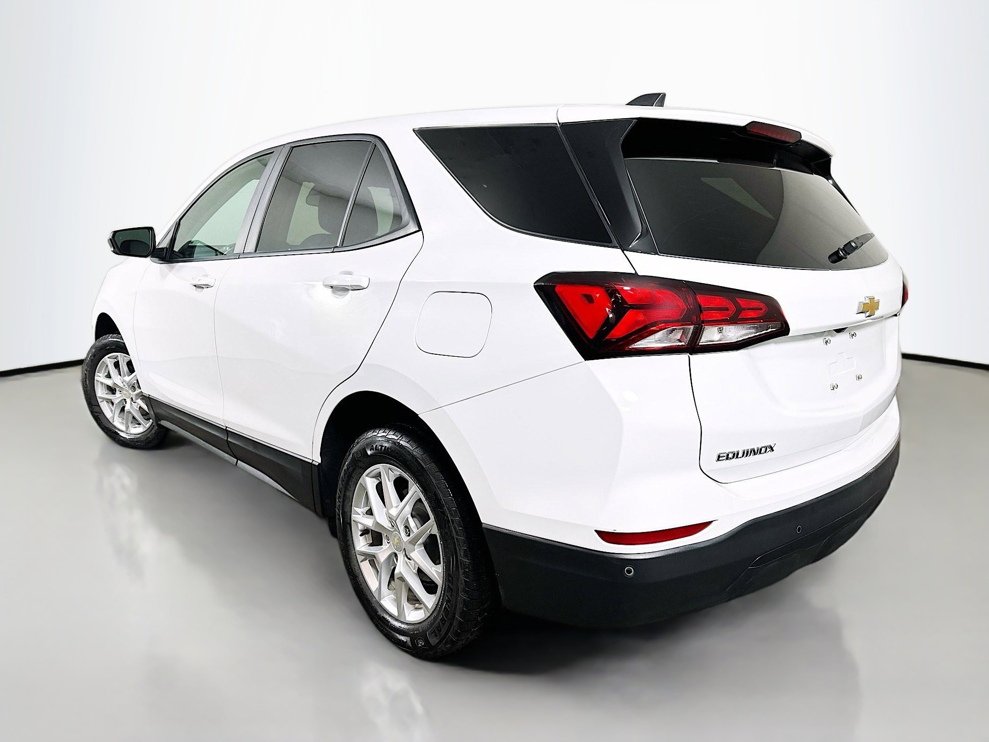 Used 2022 Chevrolet Equinox LS w/ LS Convenience Package image 5