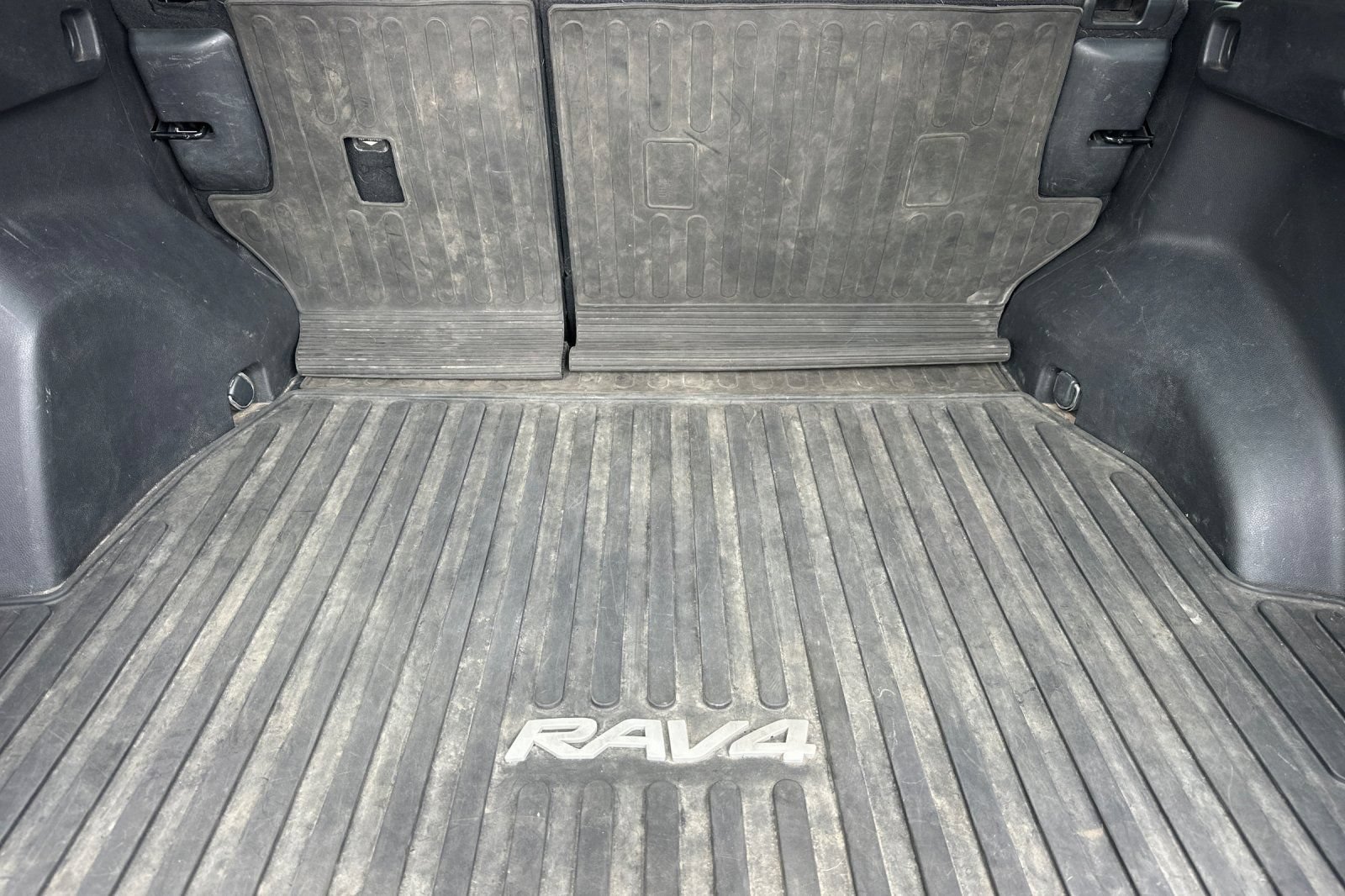 Used 2022 Toyota RAV4 LE AWD/4WD image 20