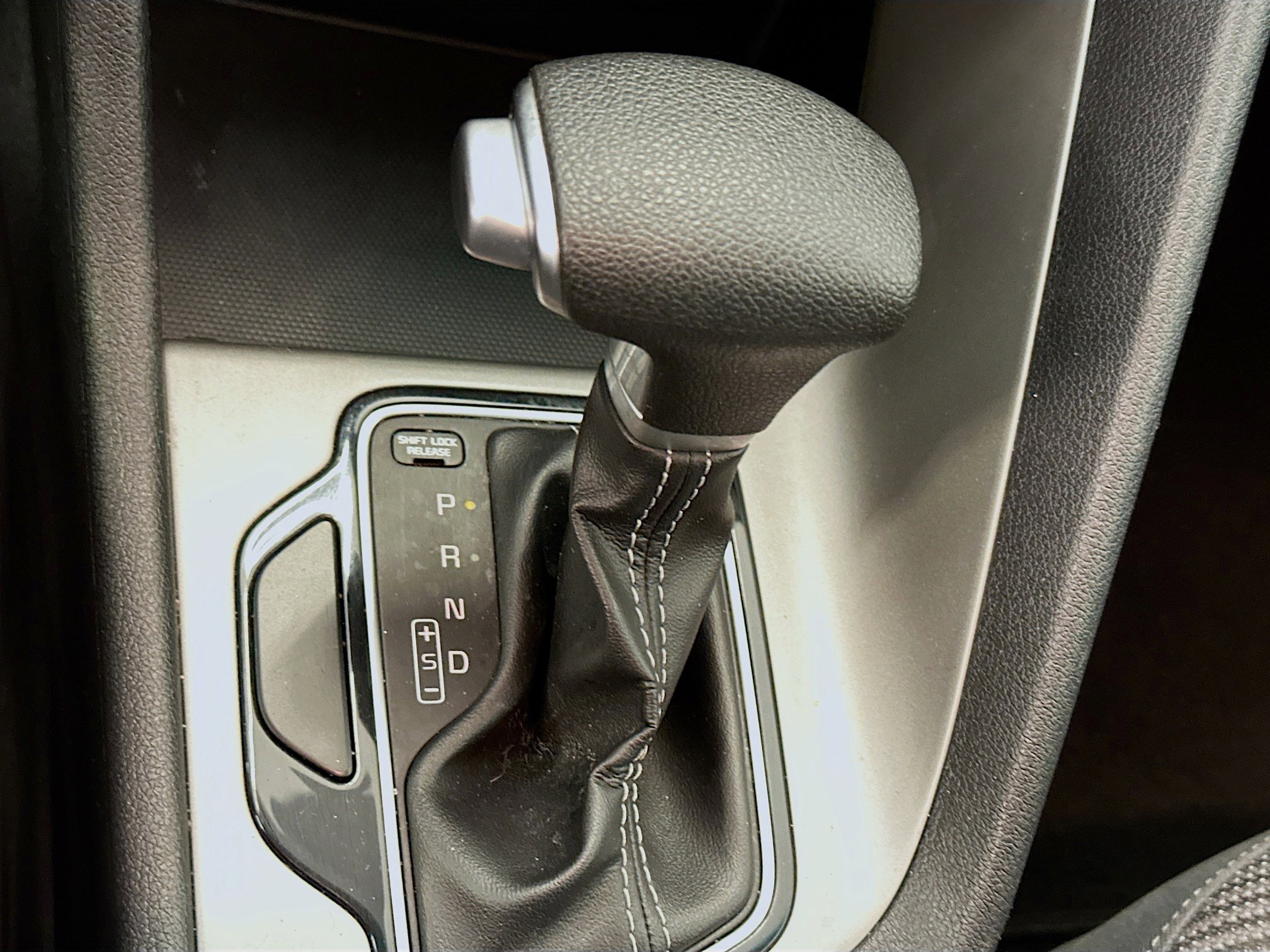 Used 2018 Kia Niro LX image 24