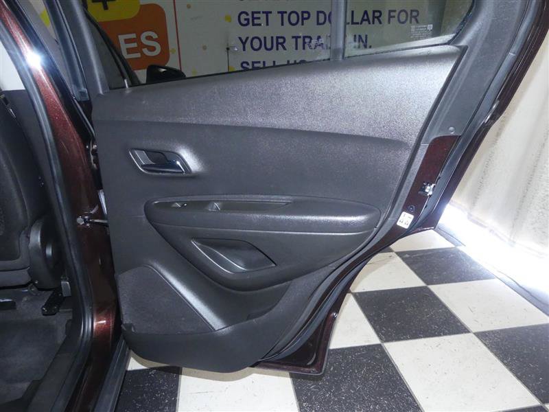 Used 2016 Chevrolet Trax LT w/ LT Sun and Sound Package AWD/4WD image 24