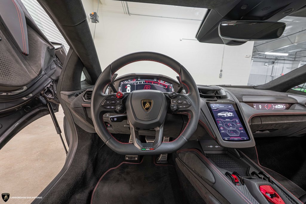 Used 2024 Lamborghini Revuelto image 32