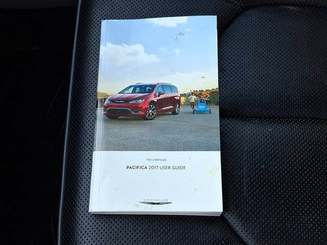 Used 2017 Chrysler Pacifica Limited FWD image 27