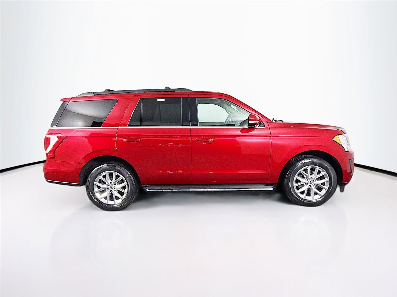 Used 2020 Ford Expedition XLT w/ Equipment Group 202A AWD/4WD image 8