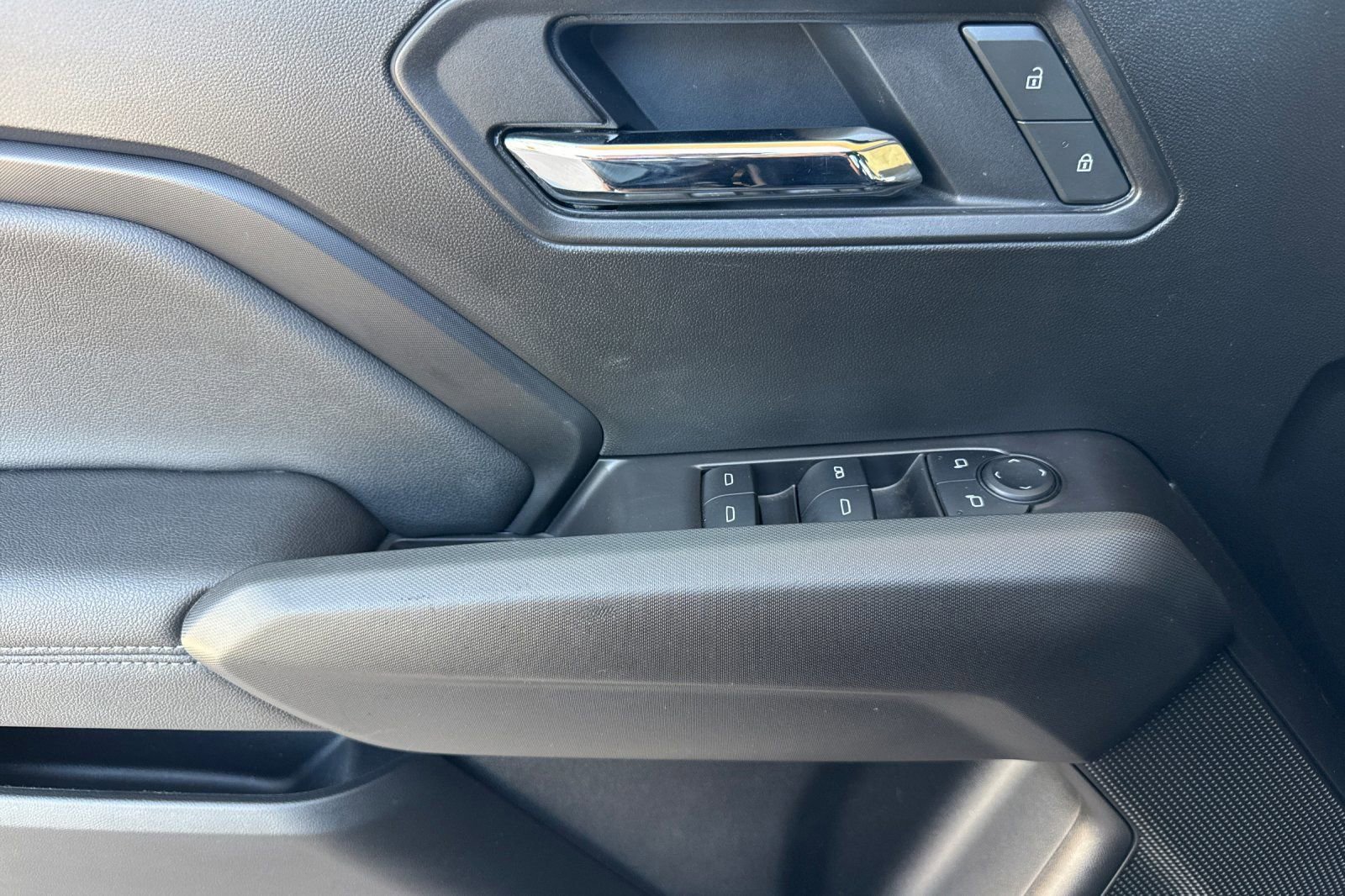 Used 2025 GMC Canyon Elevation RWD image 11