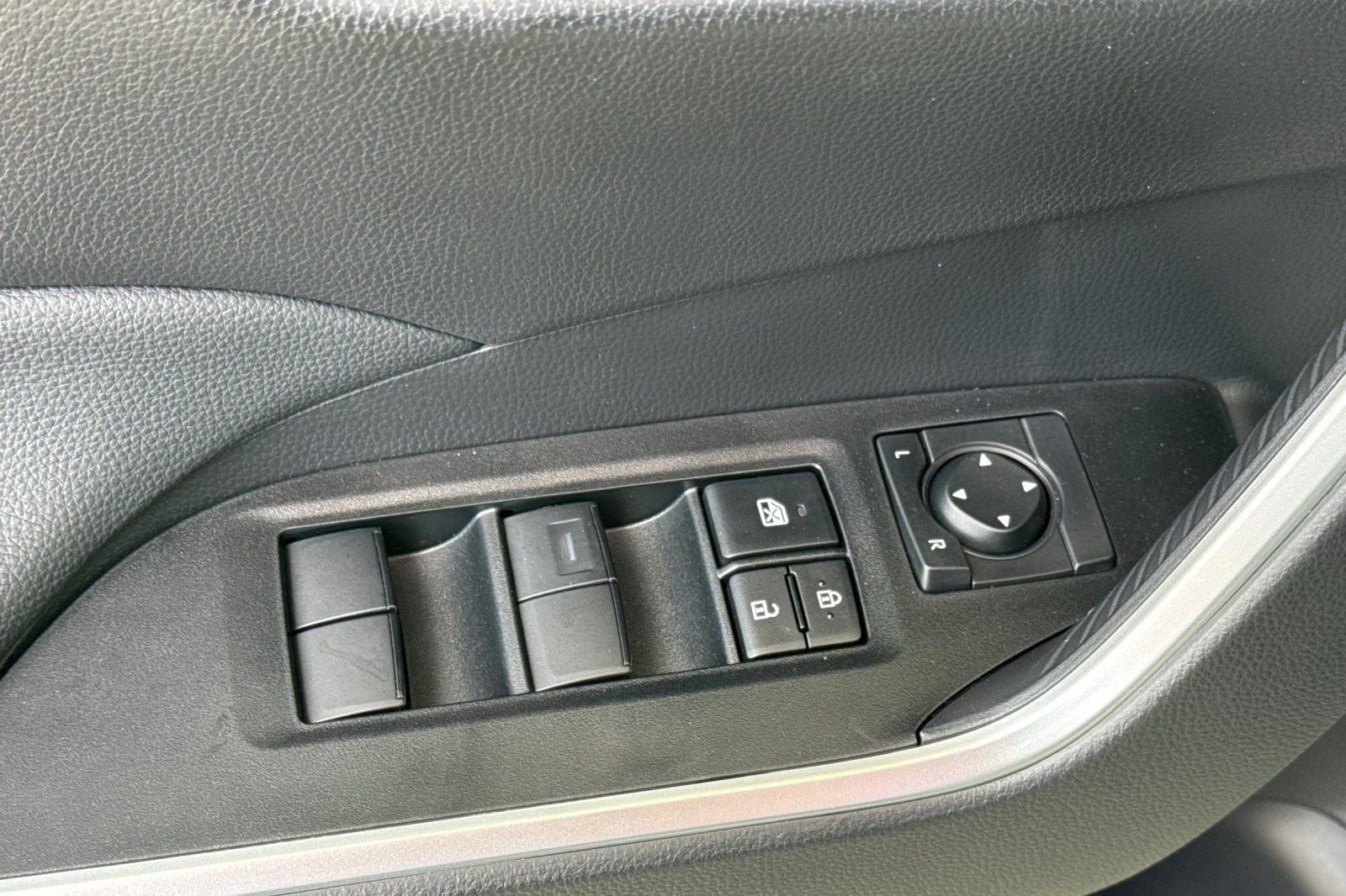 Certified 2025 Toyota RAV4 LE FWD image 15