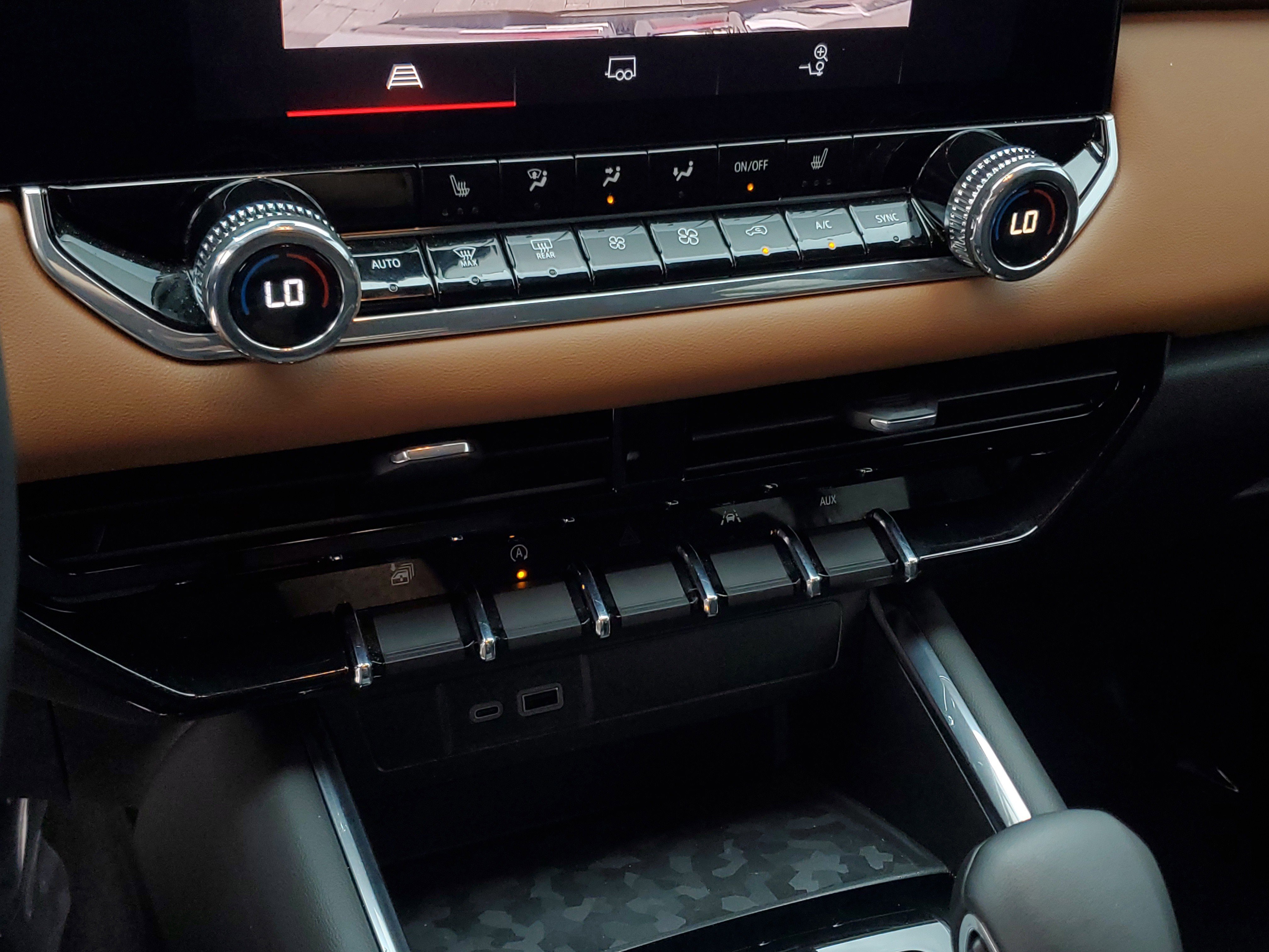 Used 2024 GMC Canyon AT4 w/ LPO, Off Road Lift Package image 28