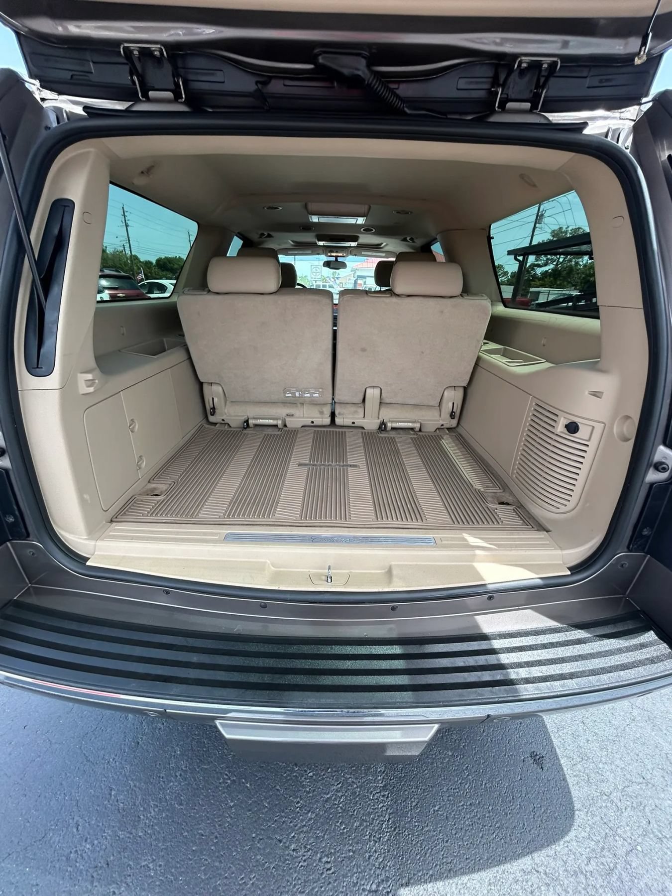 Used 2013 Cadillac Escalade ESV Luxury RWD image 21
