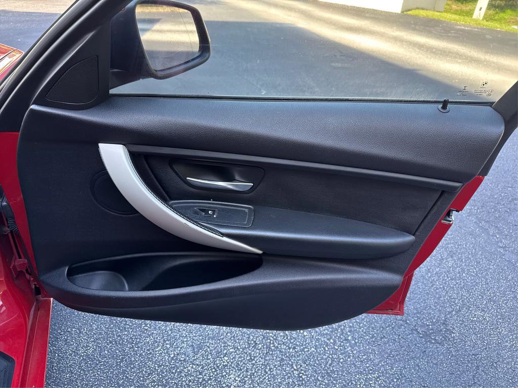 Used 2016 BMW 320i Sedan image 25
