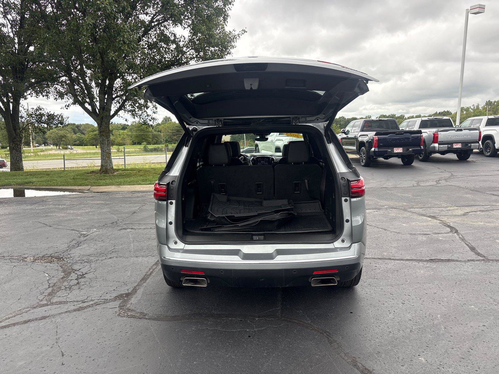 Used 2023 Chevrolet Traverse Premier AWD/4WD image 12