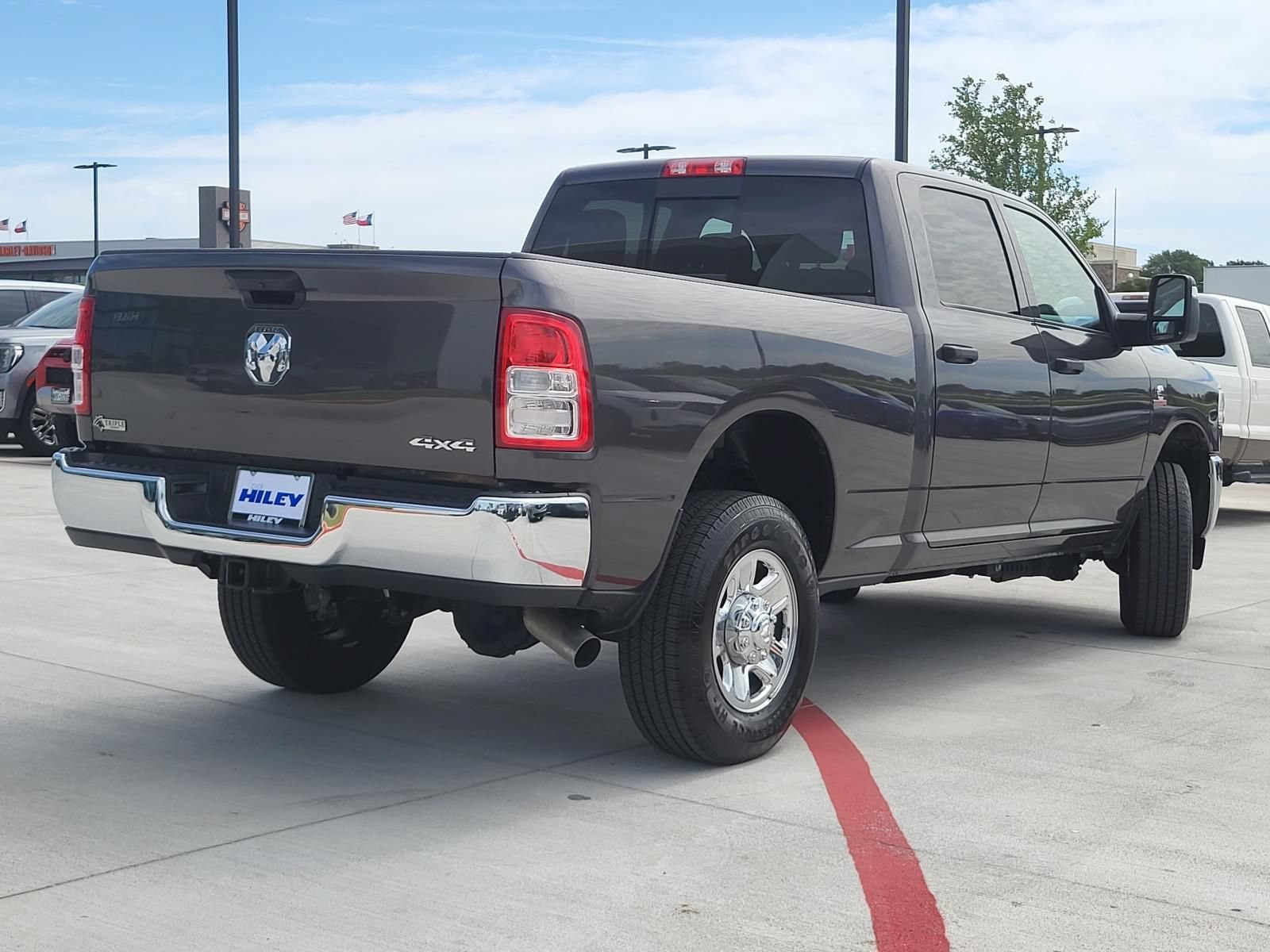 Used 2024 RAM 3500 Tradesman w/ Chrome Appearance Group AWD/4WD image 4