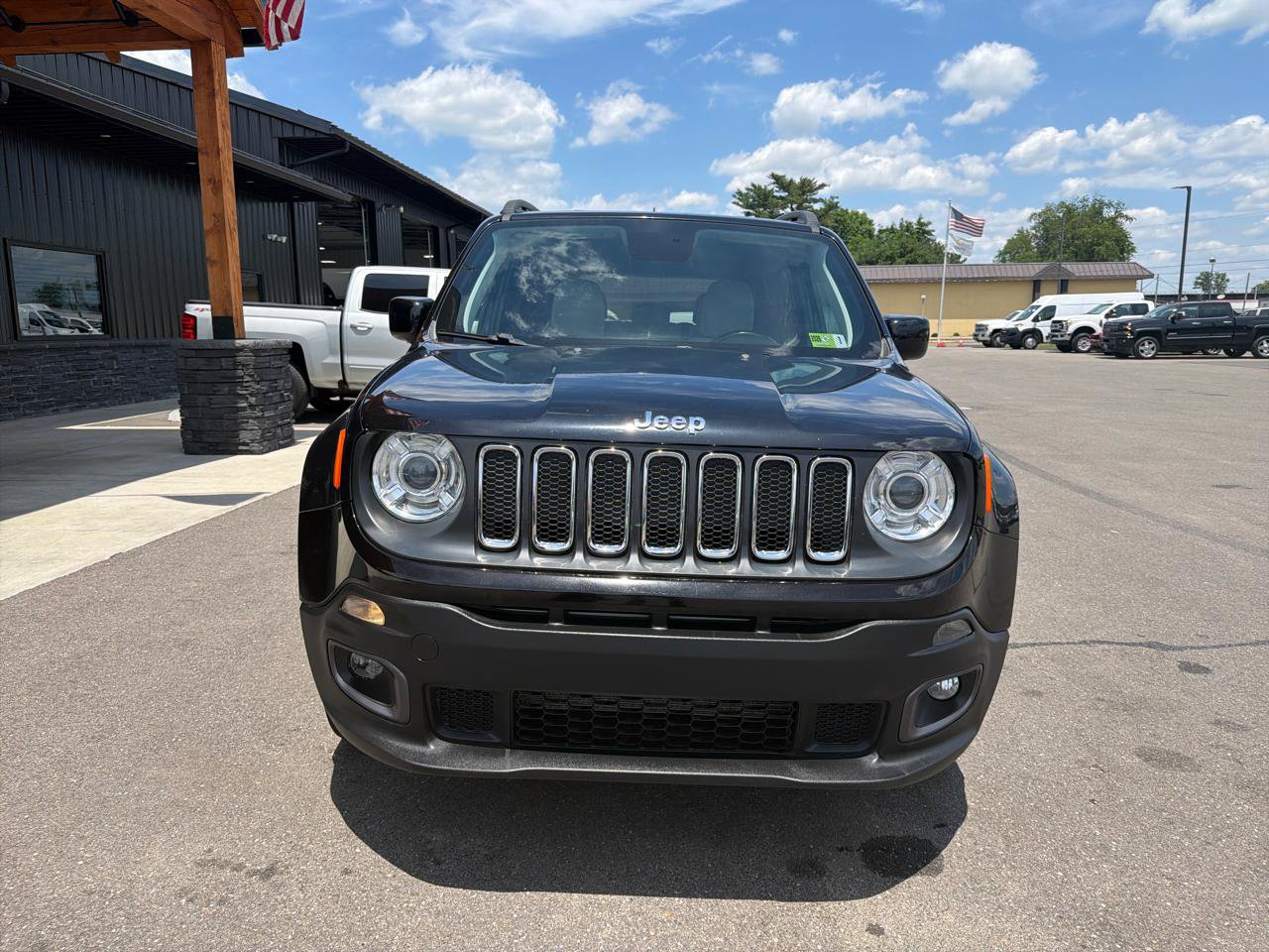 Used 2018 Jeep Renegade Latitude w/ Safety & Security Group AWD/4WD image 2
